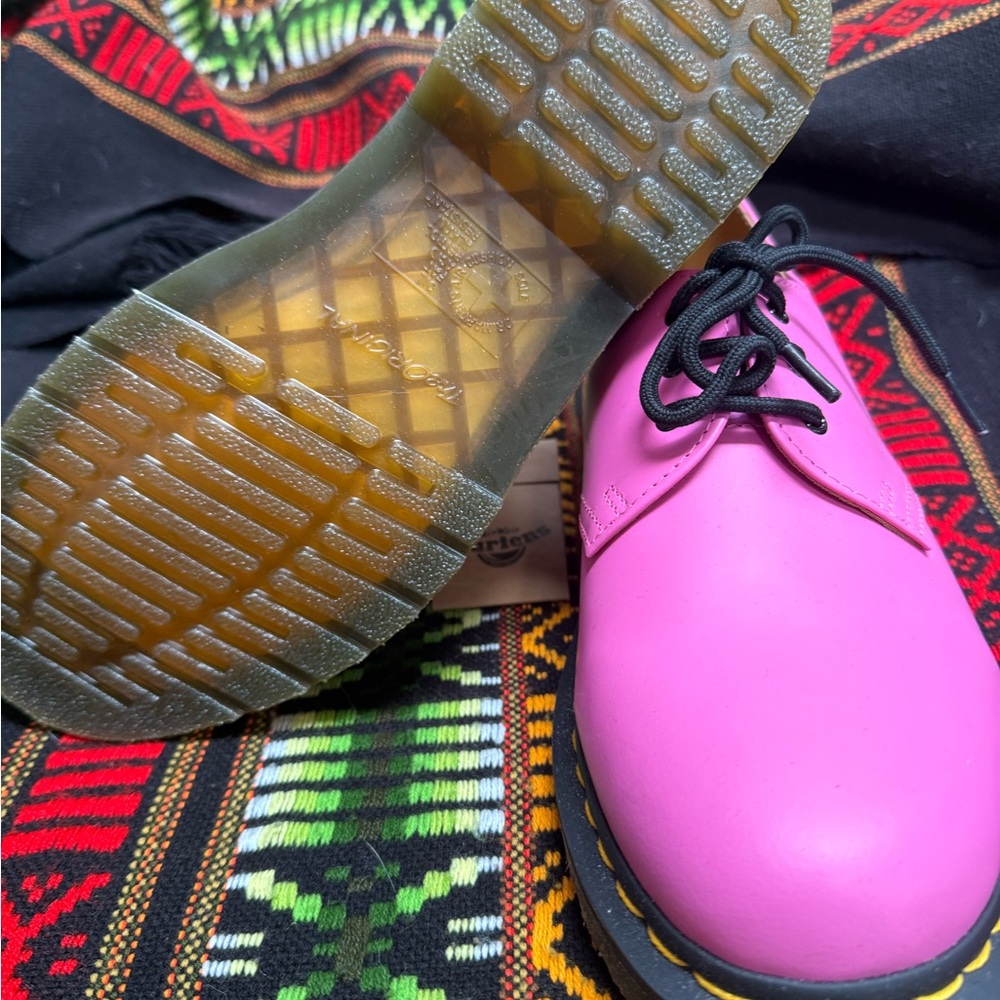 ✨🩷NWT Dr. Martens Bubble Gum Pink Leather Oxfords🩷✨ - Picture 3 of 5